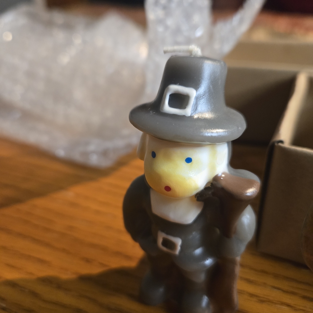 Pilgrim Couple and Turkey Thanksgiving Candle Set - Picture 6 of 6